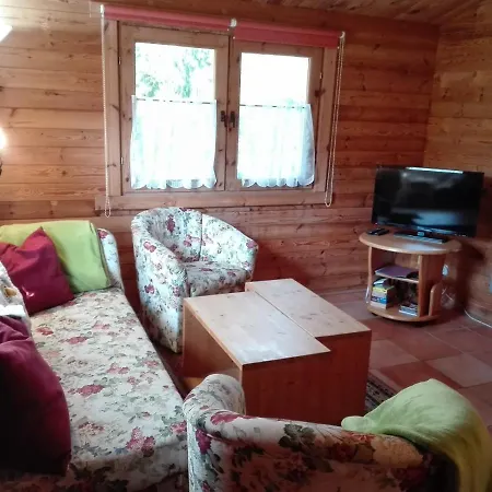 Hof Kranichweide, Holzblockhaus * Saal