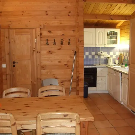 Hof Kranichweide, Holzblockhaus * Saal