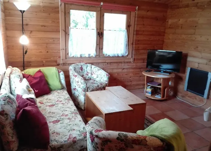Hof Kranichweide, Holzblockhaus * Saal